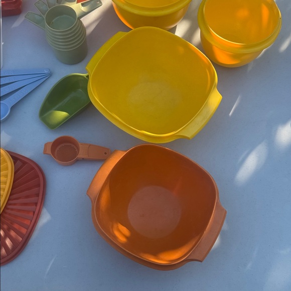 Vintage 1970s Tupperware Kitchen Set in Orange Green Red and Yellow - Picture 3 of 5